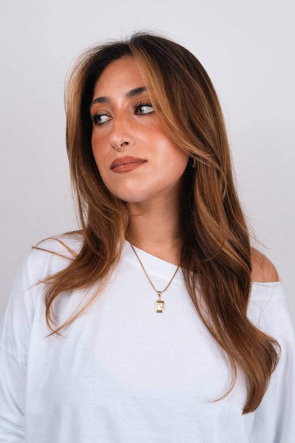 WHITE PENDENT