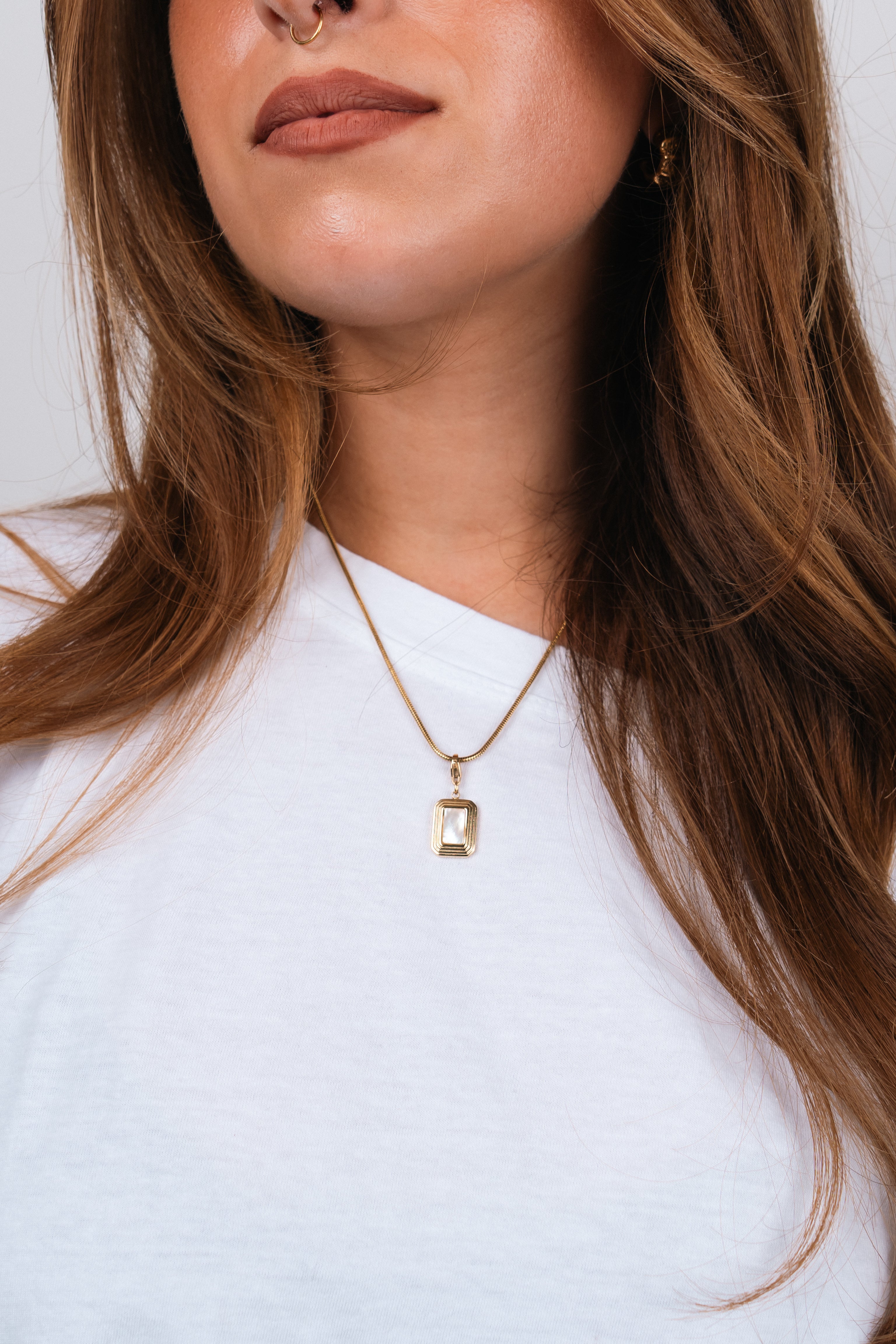 WHITE PENDENT