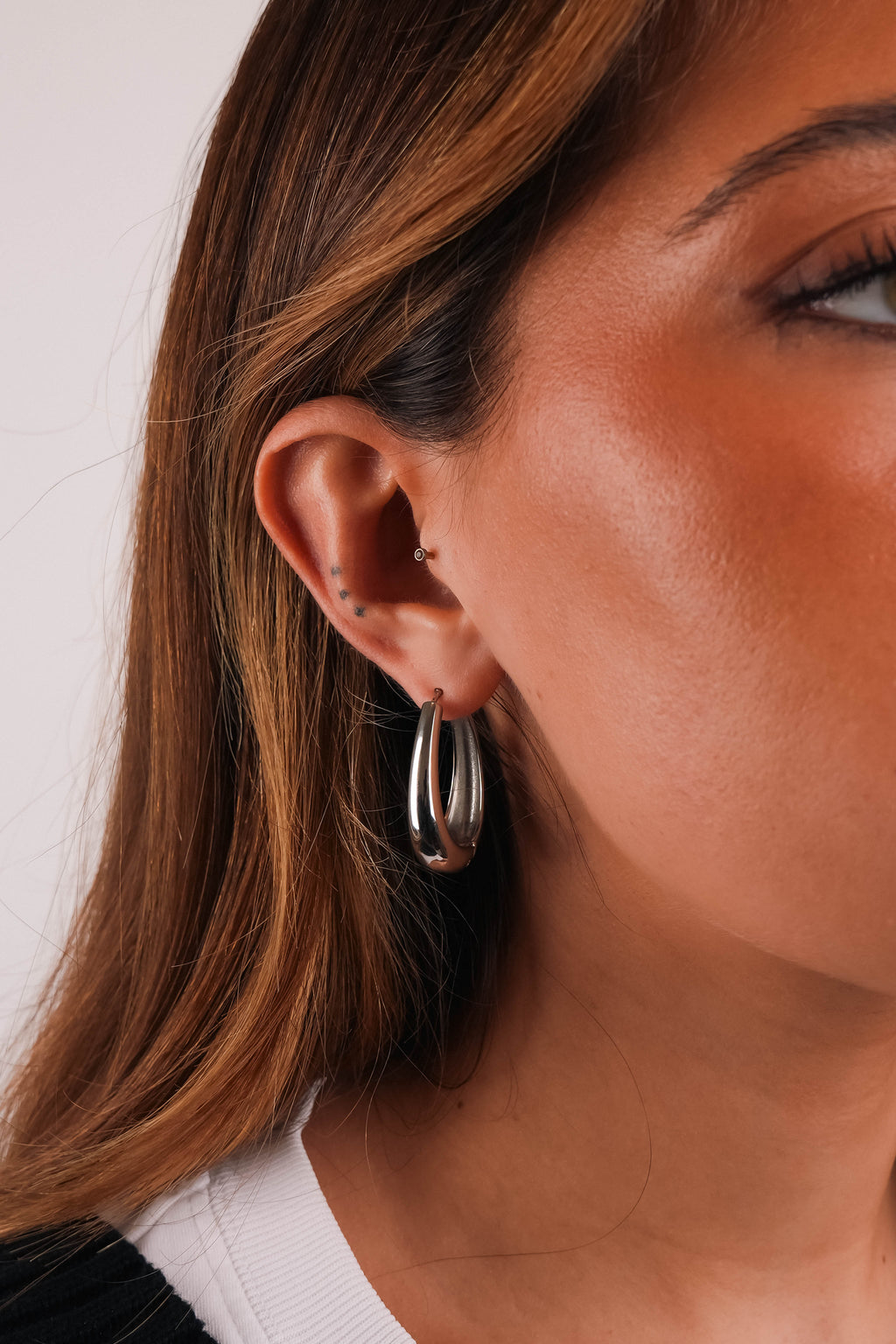 SILVER OVAL EARRING